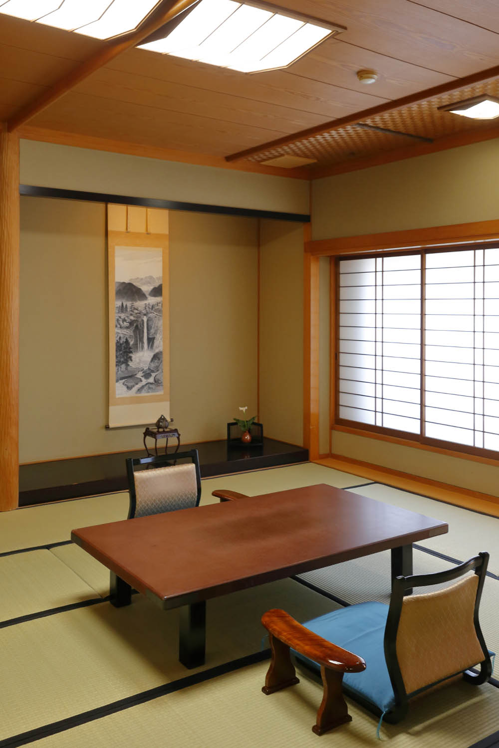 Two adjacent Japanese-style rooms (Reimei building / with bed) | Ibusuki  Syusuien | Official