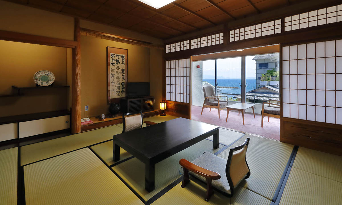 Japanese-style room 12.5 tatami mats
